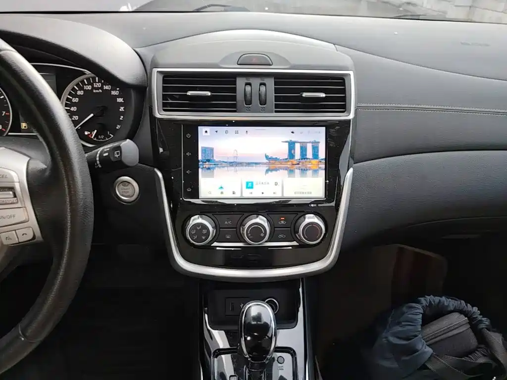 Nissan Tiida — миниатюра 13