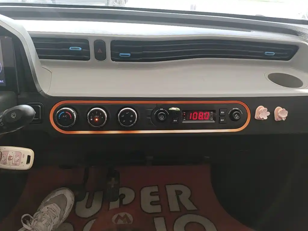 Wuling MINIEV — миниатюра 13