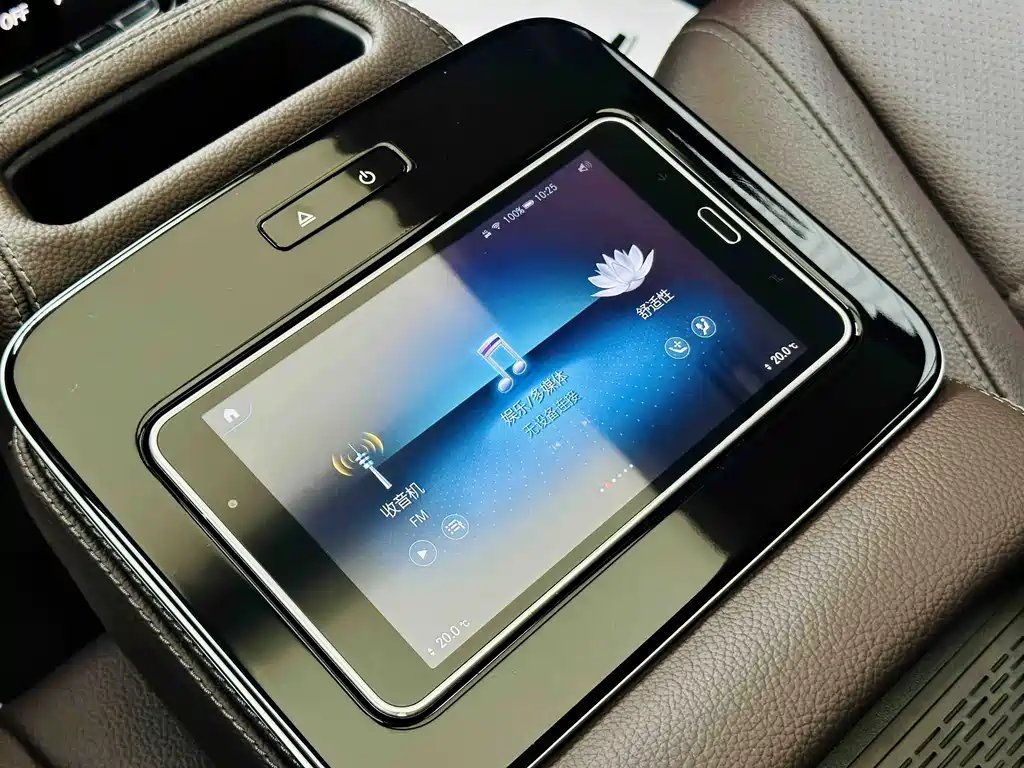 Mercedes-Benz GLS — миниатюра 14