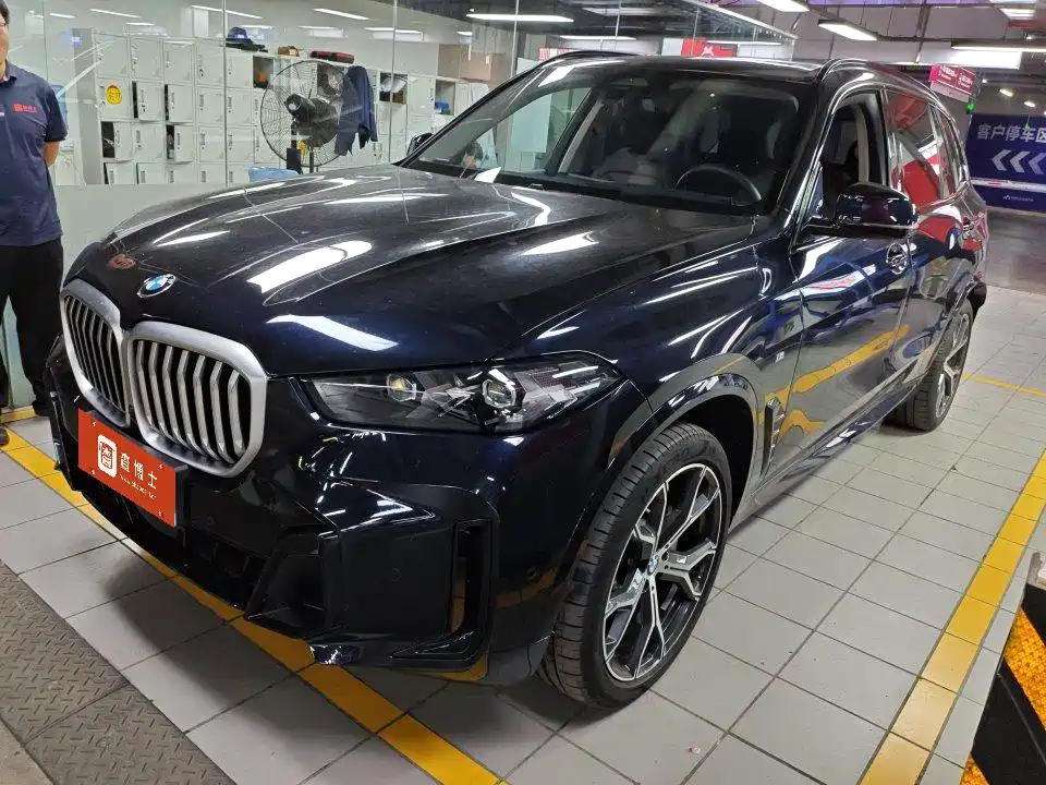 宝马X5 2025款 xDrive 30Li 尊享型M运动曜夜套装 2025