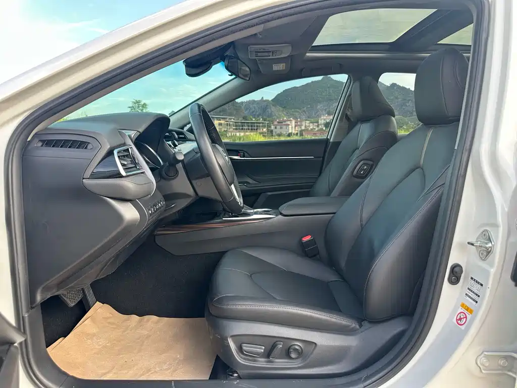 Toyota Camry — миниатюра 4
