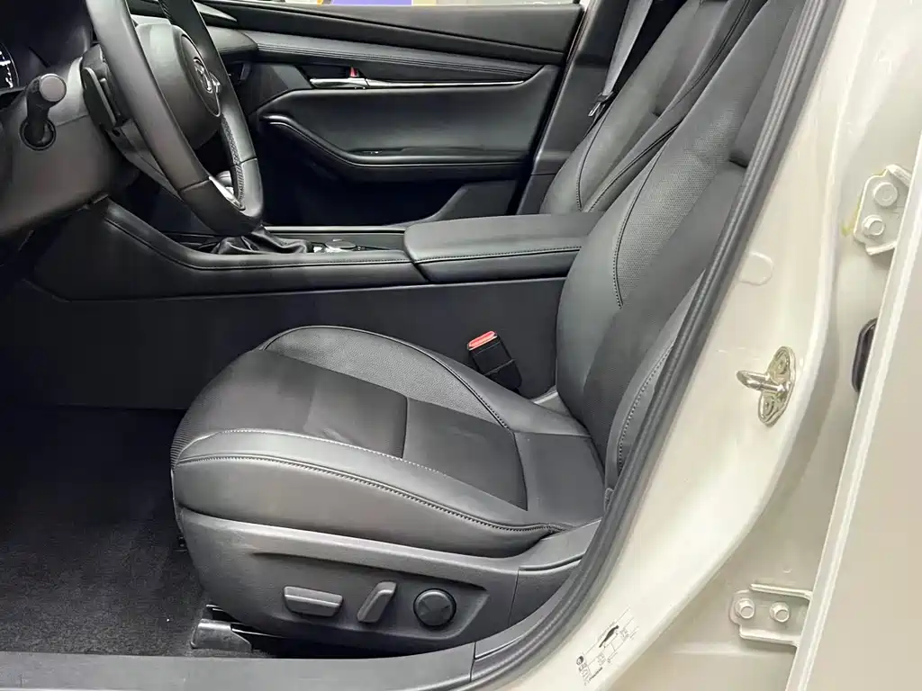 Mazda 3 Axela — миниатюра 14