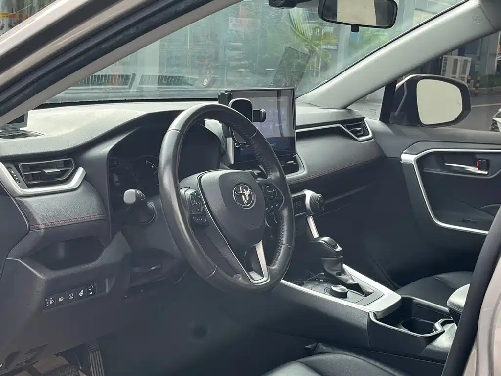 Toyota RAV4 Prime — миниатюра 15