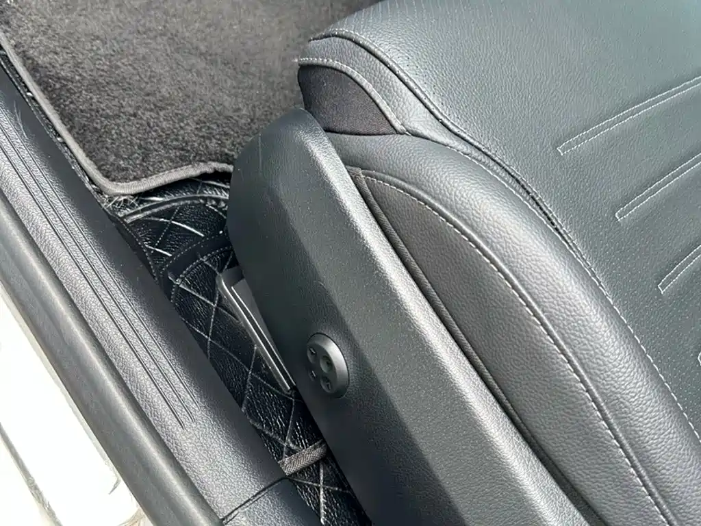 Mercedes-Benz C-Class — миниатюра 17