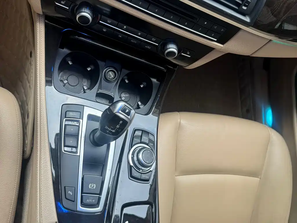 BMW 5 Series — миниатюра 15