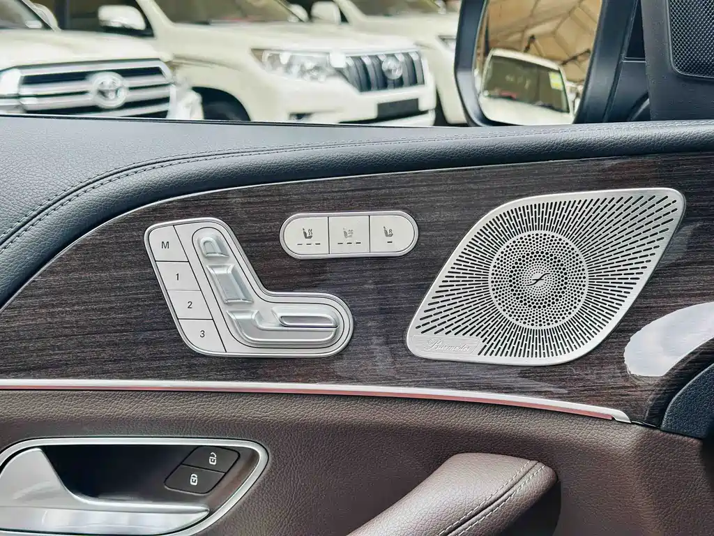 Mercedes-Benz GLS — миниатюра 13
