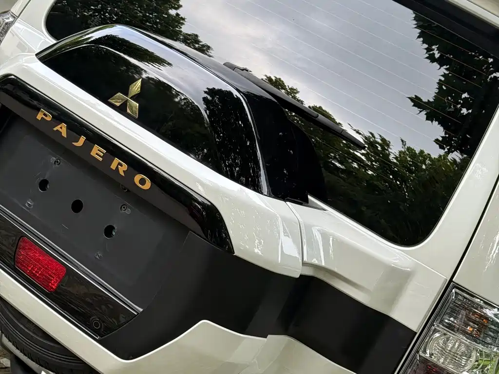 Mitsubishi Pajero (Import) — миниатюра 7