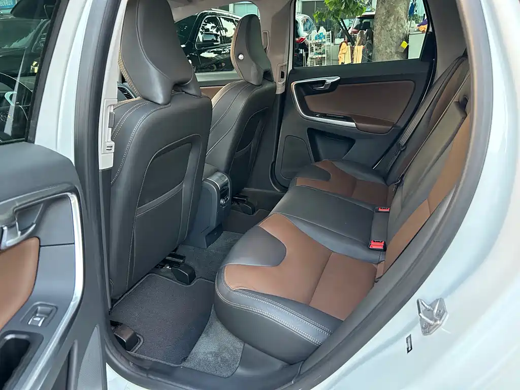 Volvo XC60 — миниатюра 11