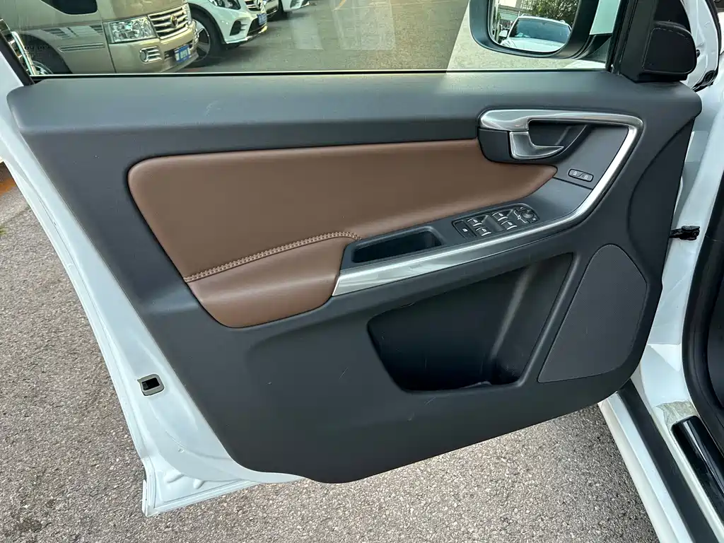 Volvo XC60 — миниатюра 9