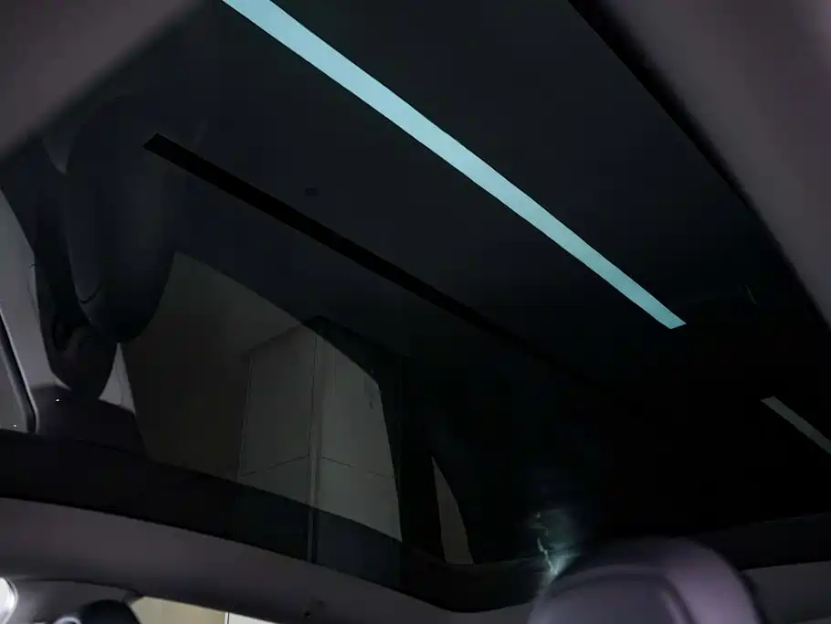 Tesla Model Y — миниатюра 29