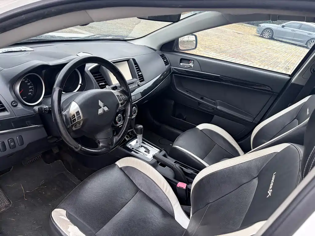 Mitsubishi Lancer EX — миниатюра 8