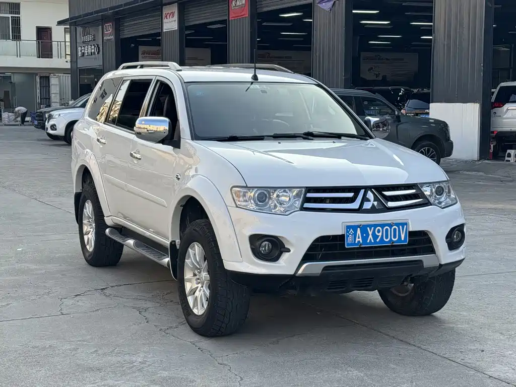 Mitsubishi Pajero Sport — миниатюра 3