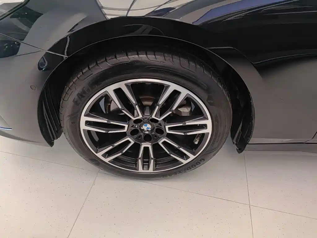 BMW 5 Series — миниатюра 23
