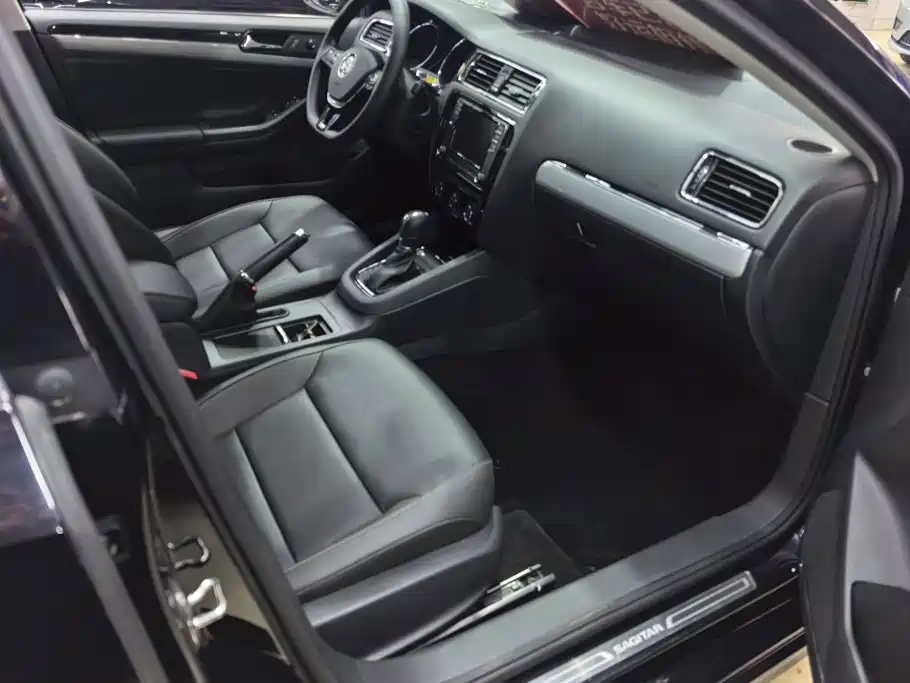Volkswagen Sagitar — миниатюра 8