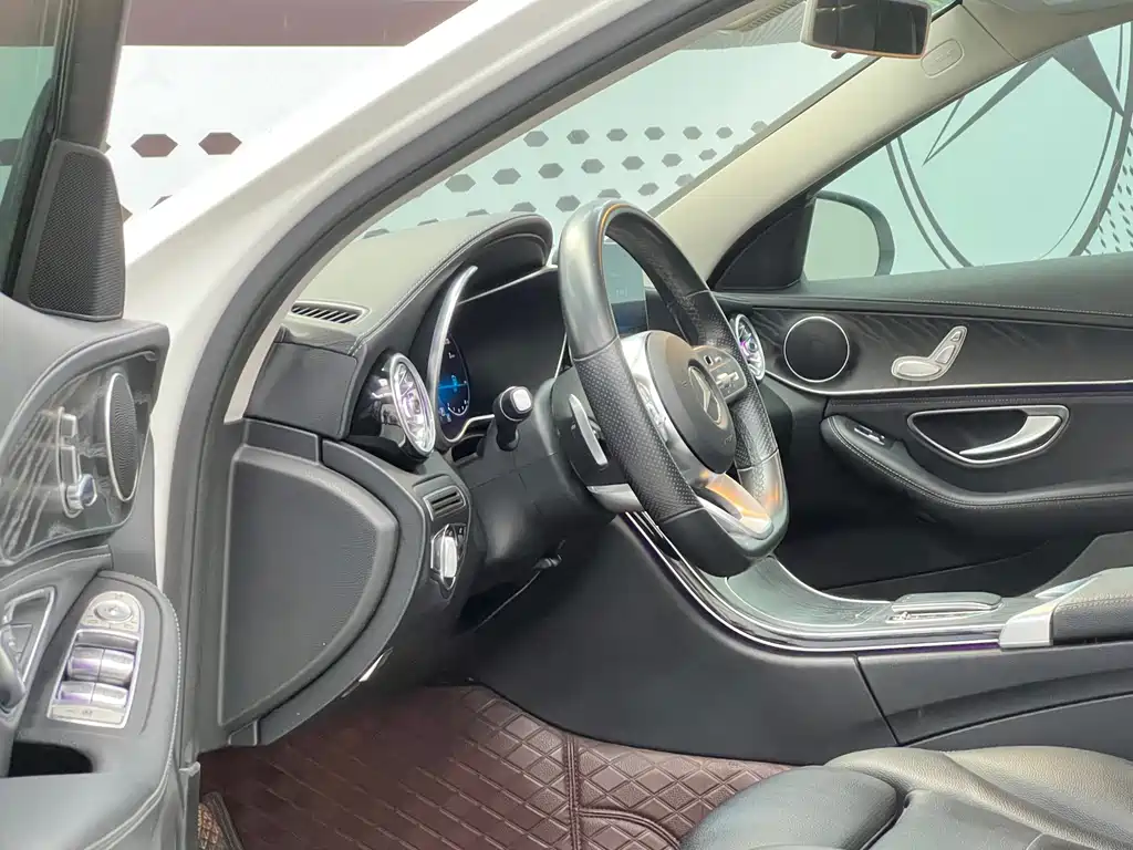 Mercedes-Benz C-Class — миниатюра 6