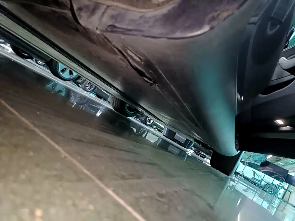 Tesla Model Y — миниатюра 21