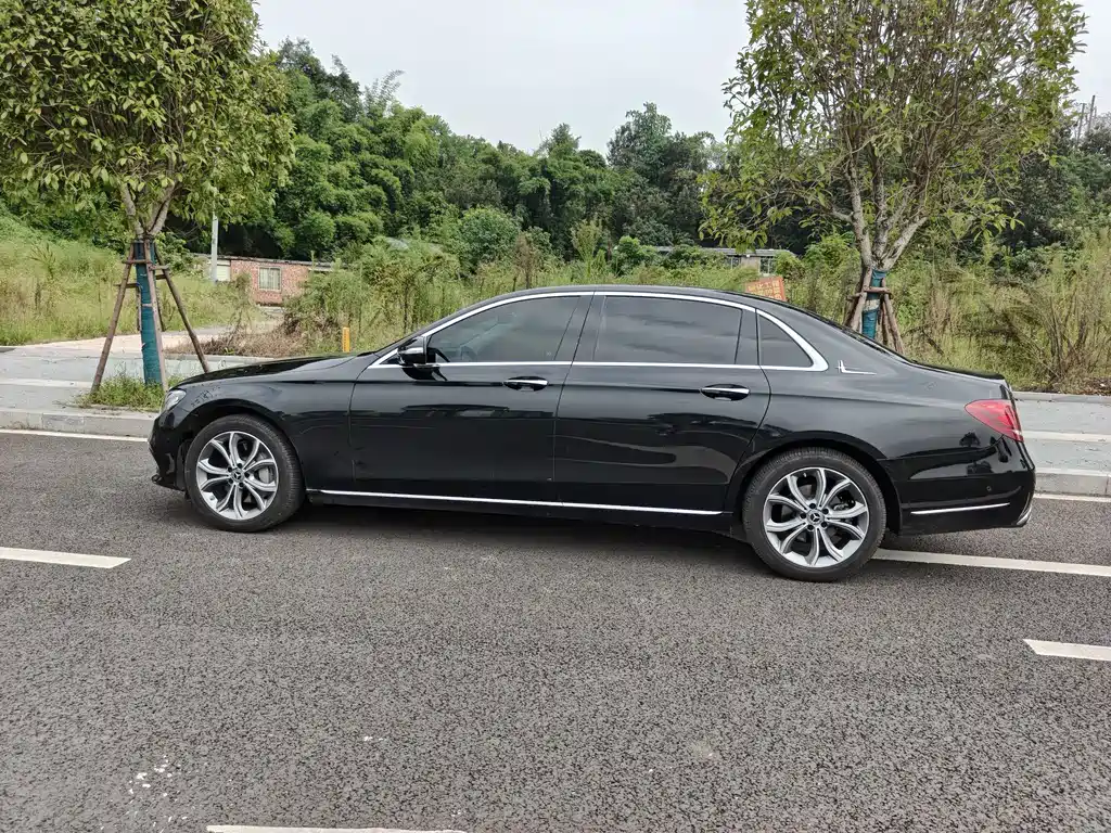 Mercedes-Benz E-Class — миниатюра 8