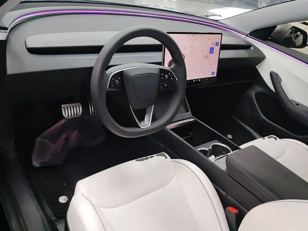 Tesla Model 3 — миниатюра 10