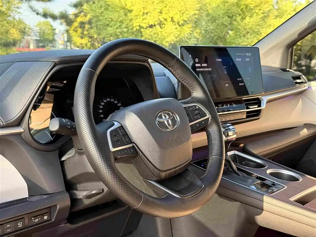 Toyota Granvia 2023 2.5L Luxury PLUS