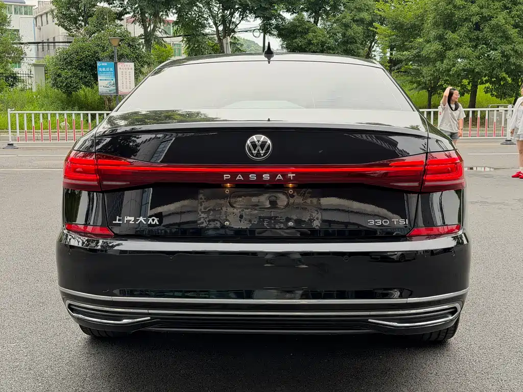 Volkswagen Passat 2022 330TSI Luxury