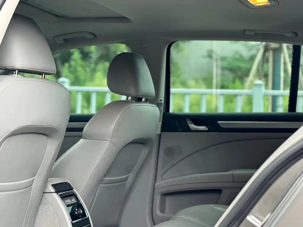 Skoda Superb — миниатюра 5