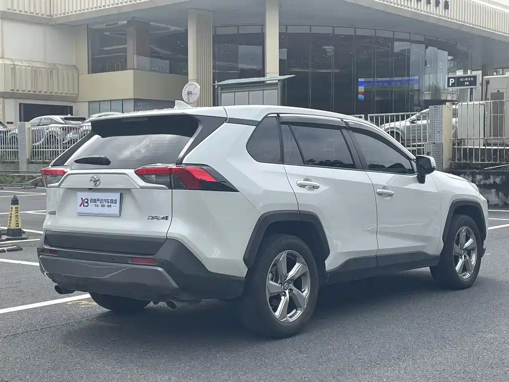 Toyota RAV4 — миниатюра 6
