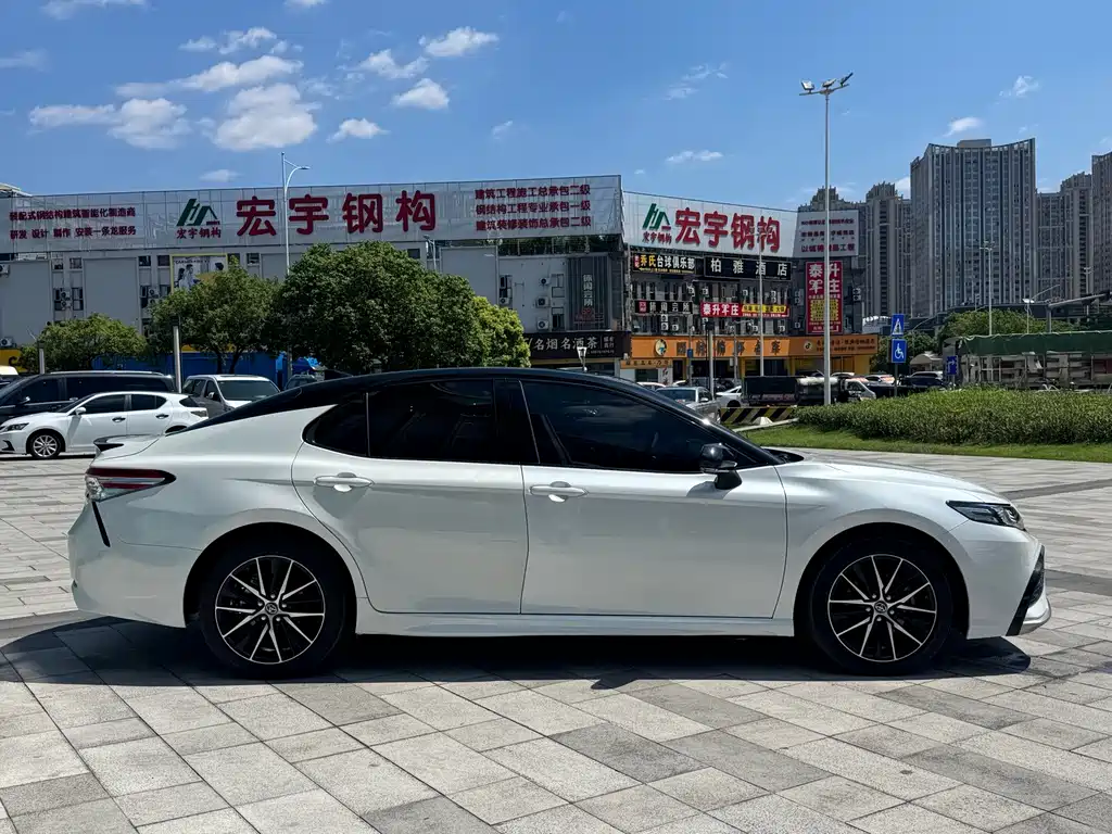 Toyota Camry — миниатюра 5