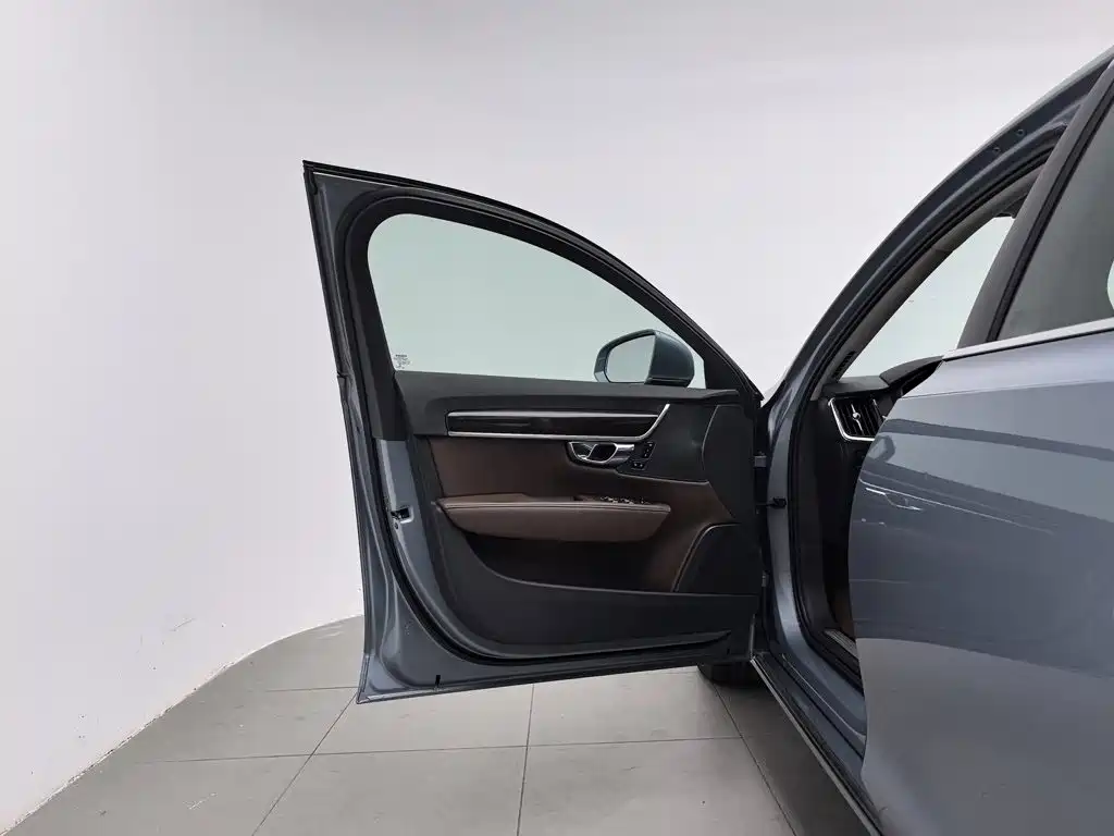 Volvo S90 — миниатюра 8