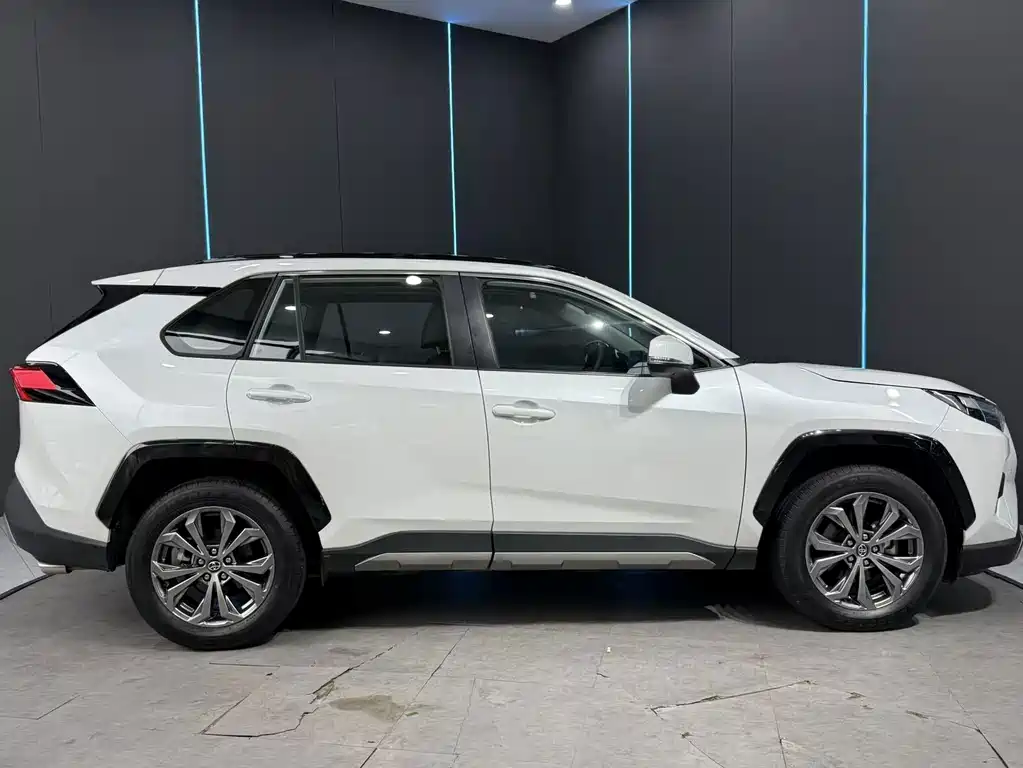 Toyota RAV4 — миниатюра 5