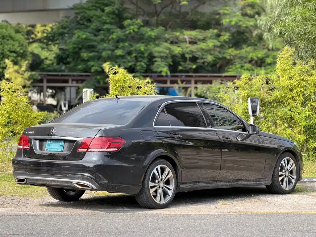 Mercedes-Benz E-Class — миниатюра 9