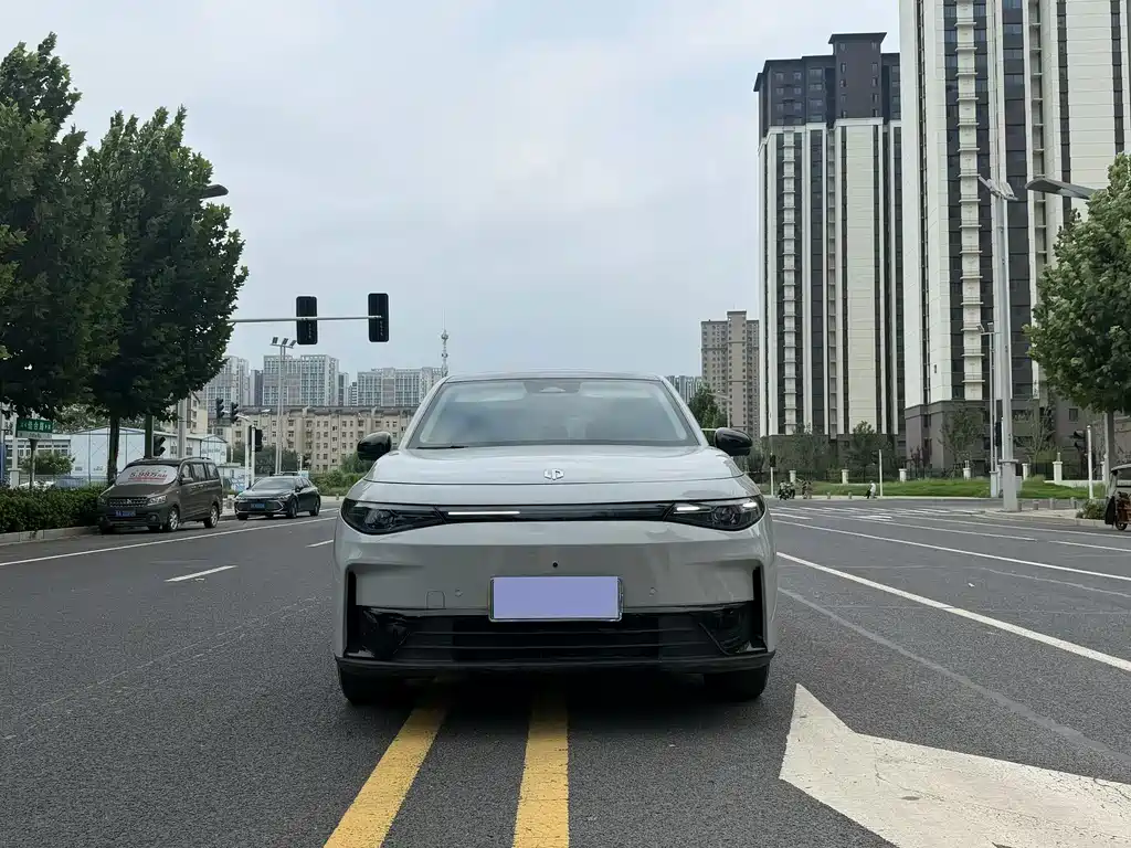 Leapmotor Leapmotor C10 — миниатюра 2