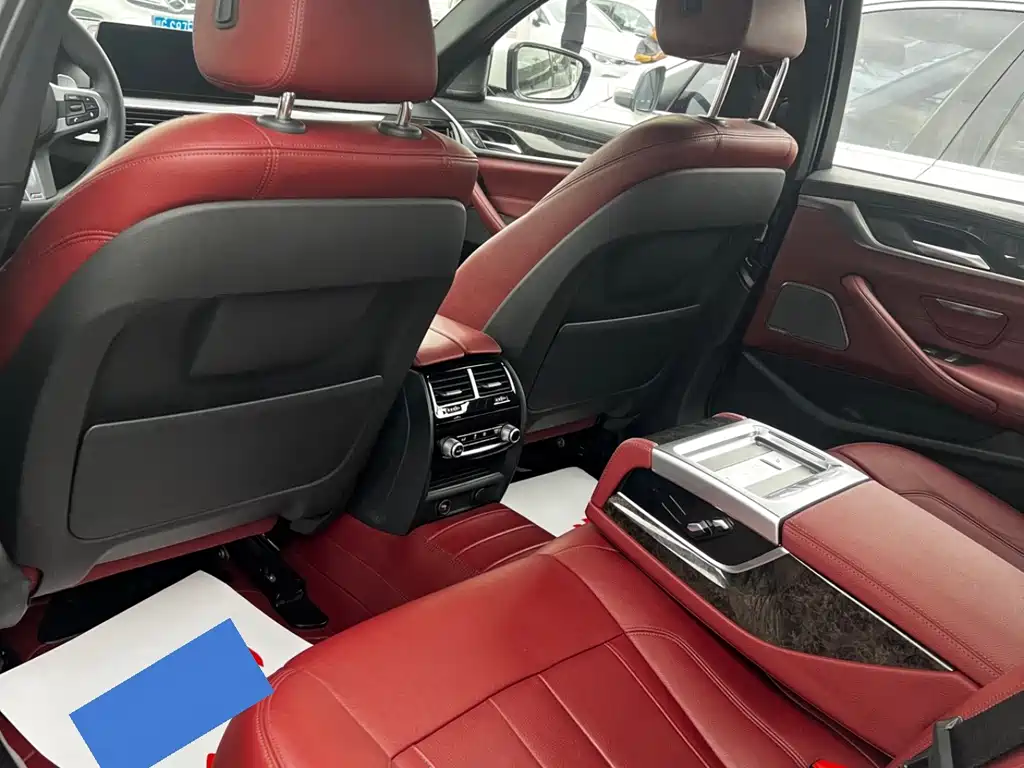 BMW 5 Series — миниатюра 6