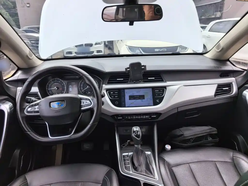 Geely Vision X3 — миниатюра 10