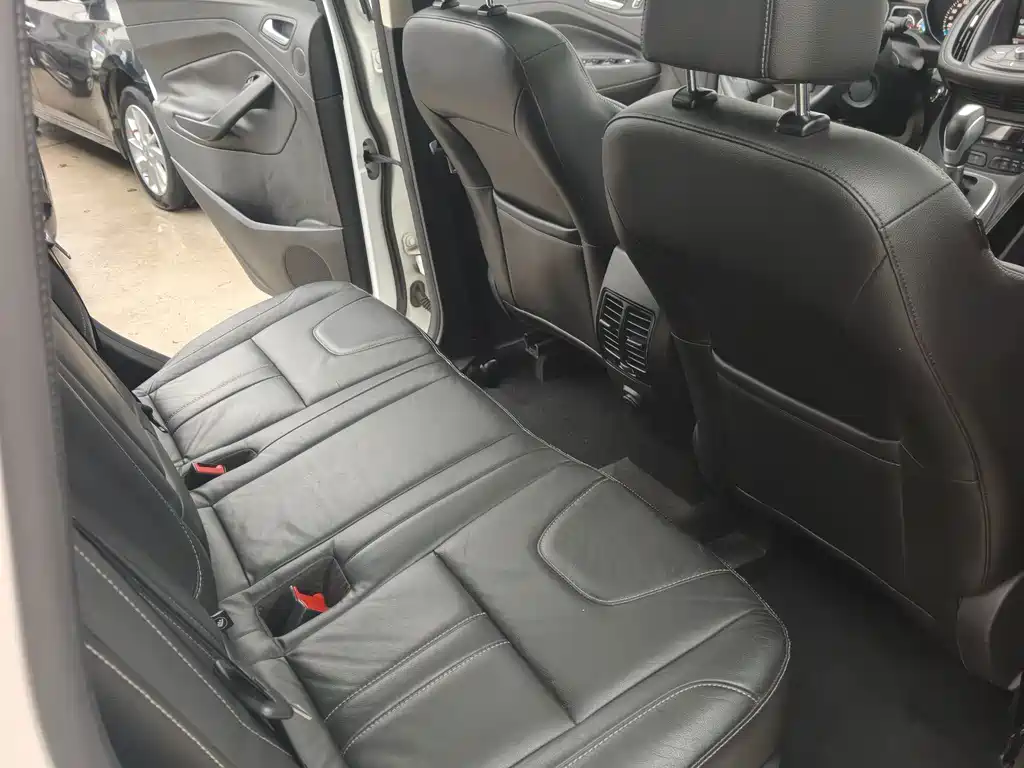 Ford Kuga — миниатюра 10
