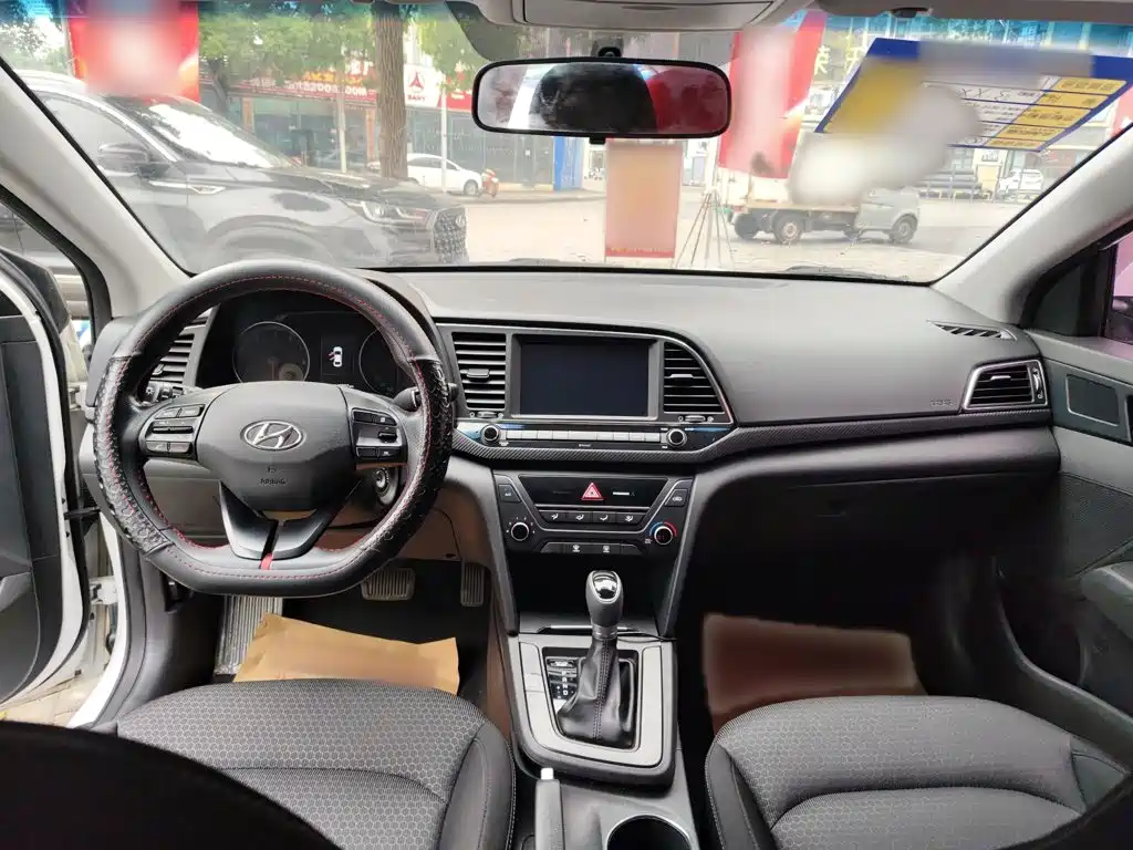 Hyundai Elantra — миниатюра 18