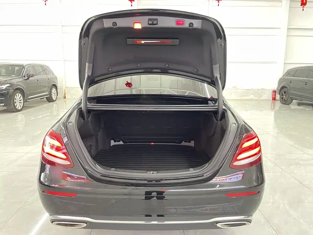 Mercedes-Benz E-Class — миниатюра 18