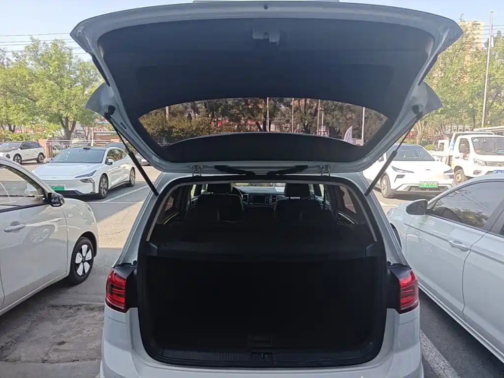 Volkswagen Golf Sportsvan — миниатюра 19
