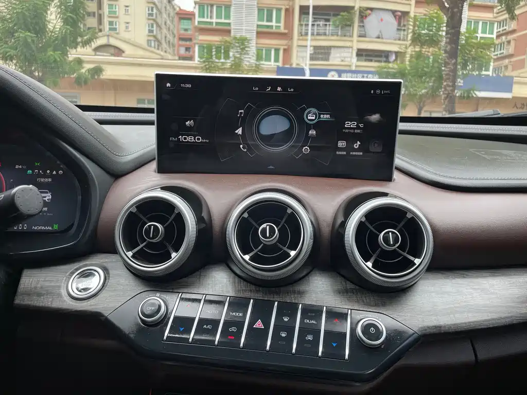 WEI PAI WEI BRAND VV7