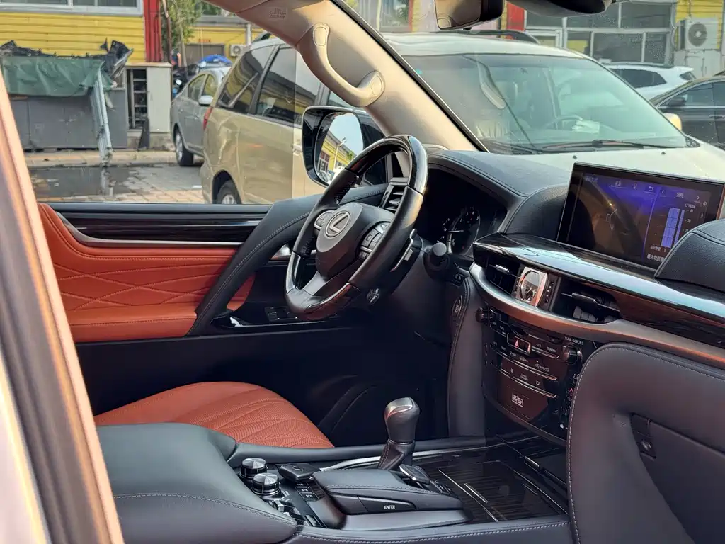 Lexus LX — миниатюра 16