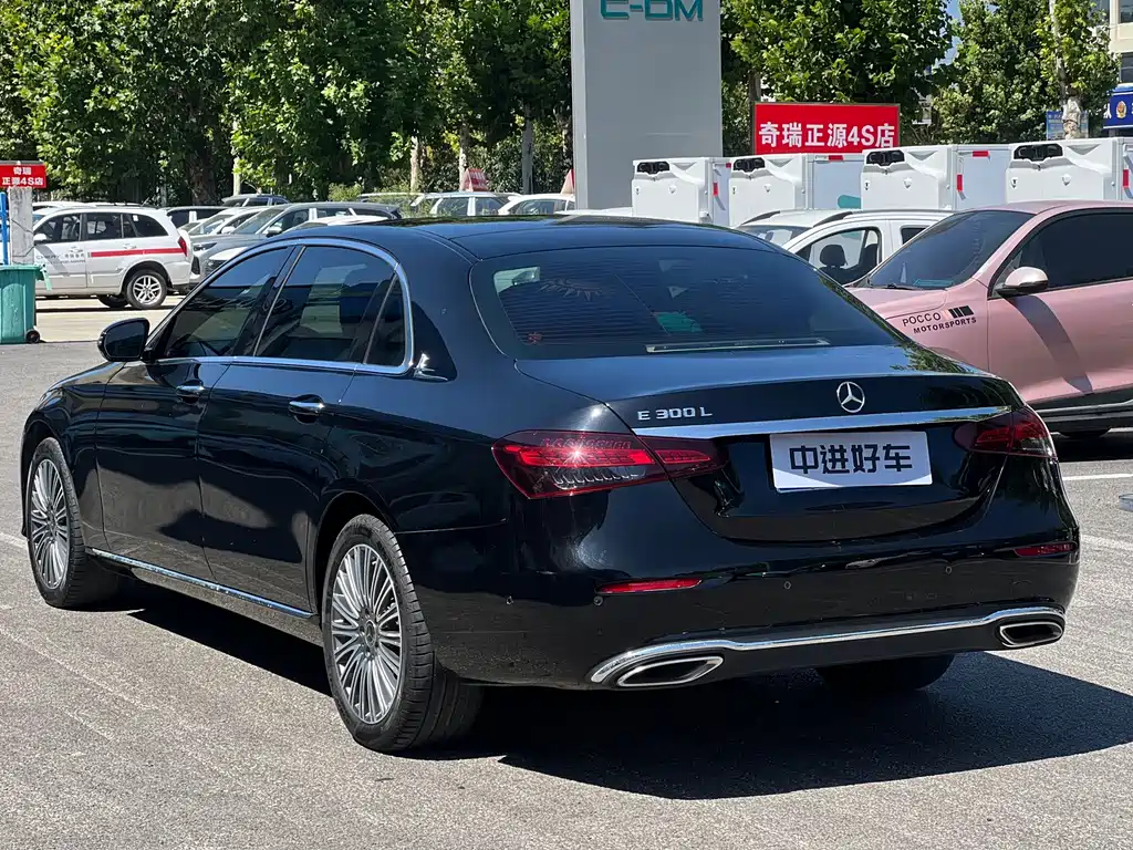 Mercedes-Benz E-Class — миниатюра 7