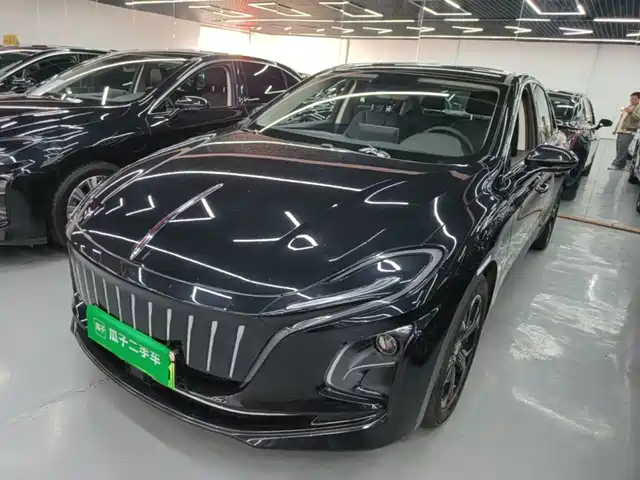 Hongqi E-QM5