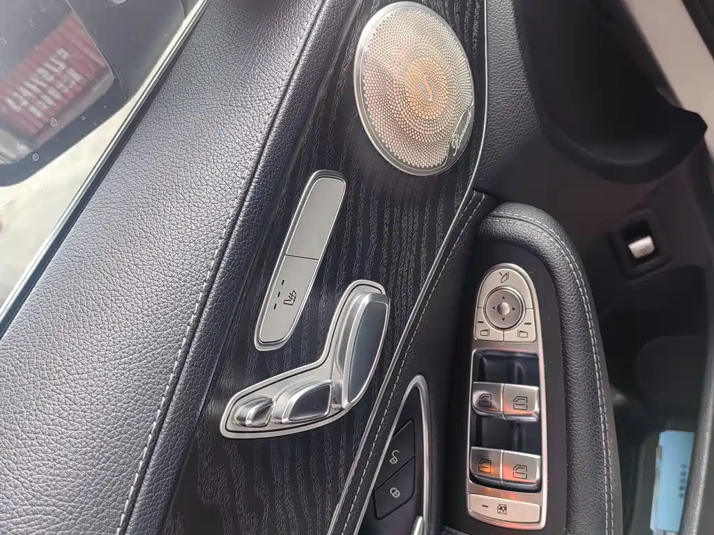 Mercedes-Benz C-Class — миниатюра 11