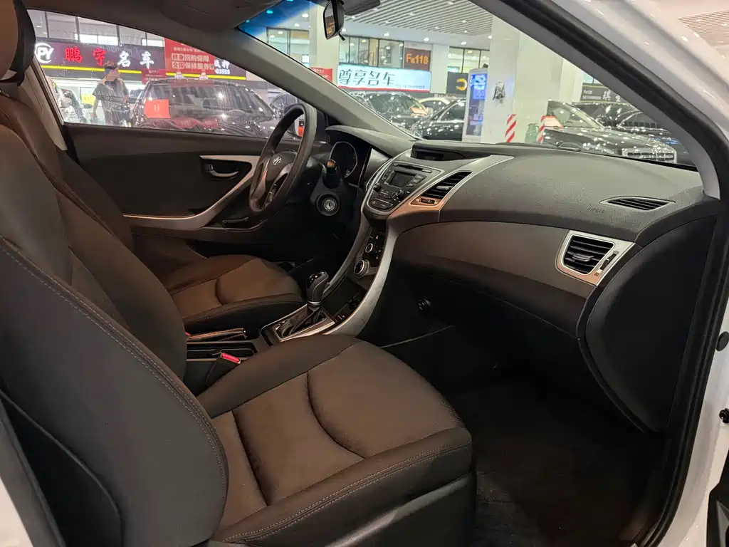 Hyundai Elantra Langdong — миниатюра 8