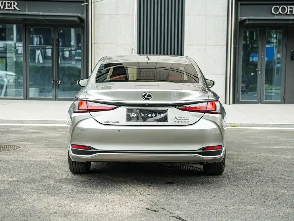 Lexus ES — миниатюра 5