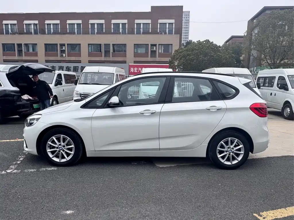 BMW 2 Series Active Tourer — миниатюра 8