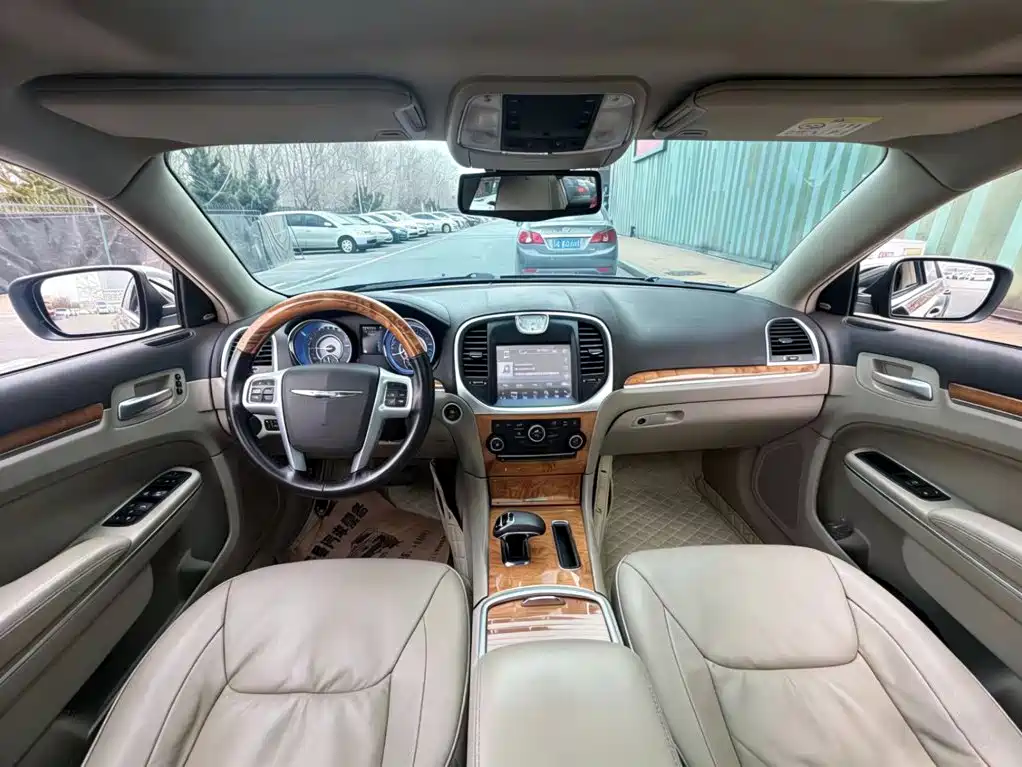 Chrysler 300C — миниатюра 4