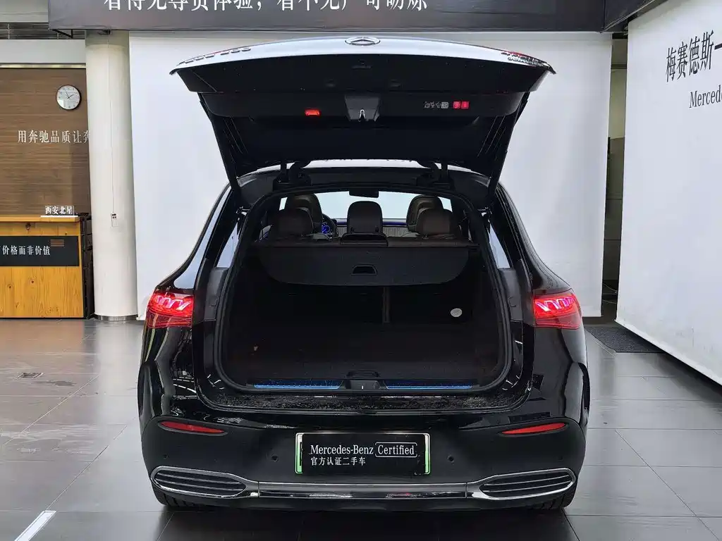 Mercedes-Benz EQE SUV — миниатюра 16