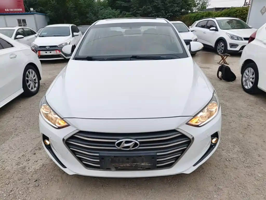 Hyundai Elantra — миниатюра 3