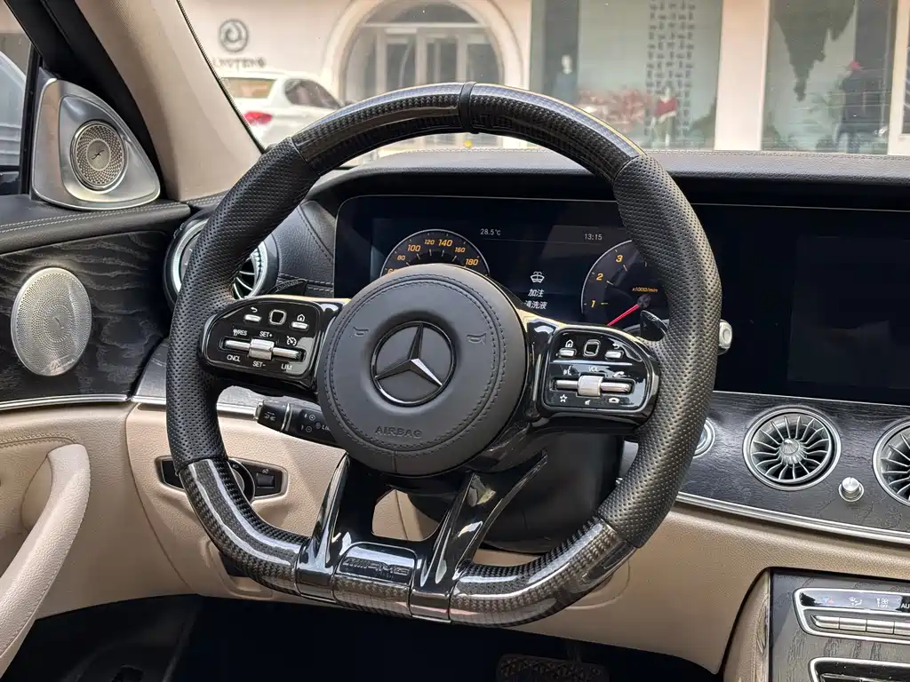 Mercedes-Benz E-Class — миниатюра 10