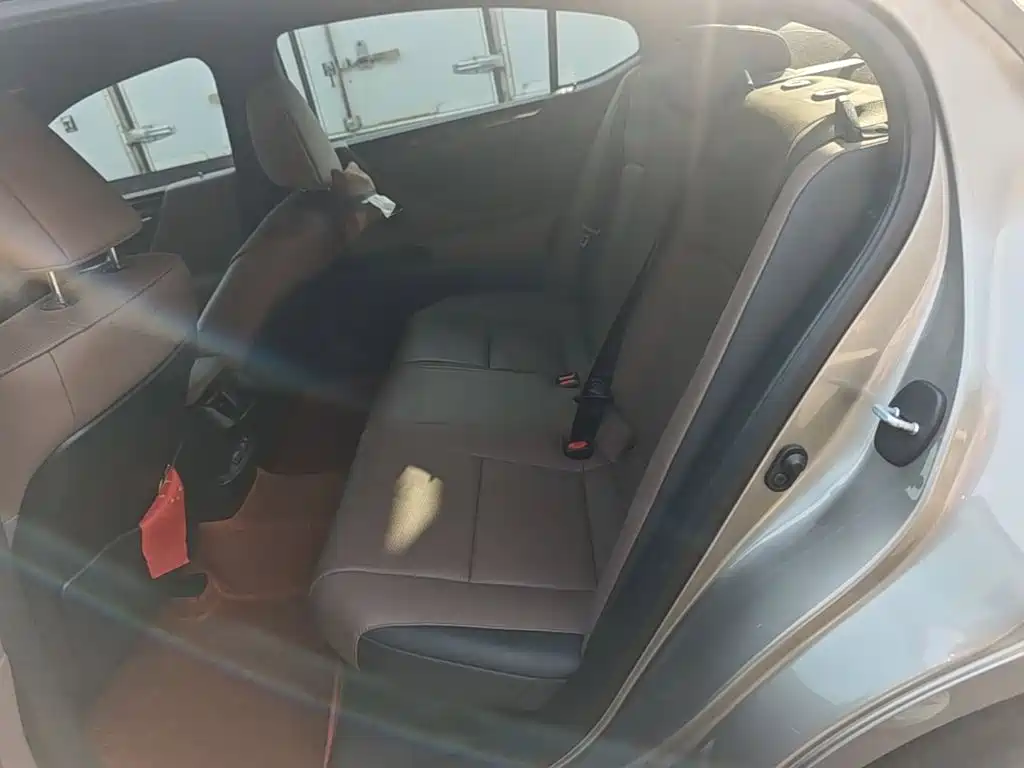 Lexus ES — миниатюра 17